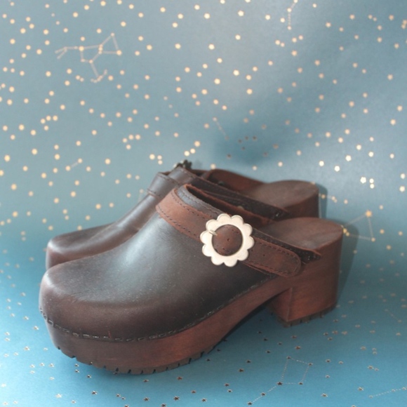 Vintage Shoes - VTG 1990s Swedish Leather Clogs